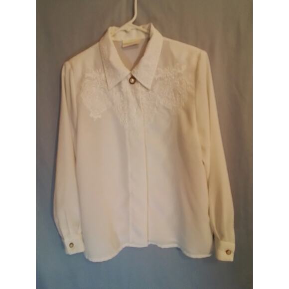 Christie & Jill White Embroidered Button Front Blouse - Picture 4 of 7